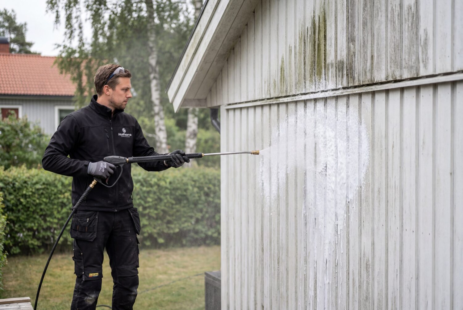 Fasadtvätt – håll fasaden frisk och skjut upp nästa renovering